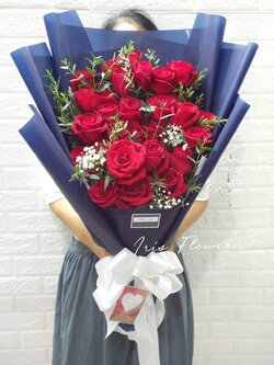 ช่อดอกกุหลาบสีแดง 30 ดอก