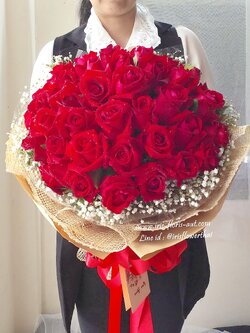 ช่อดอกกุหลาบแดง 30 ดอก