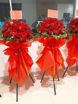 สแตนดอกไม้สด แสดงความยินดี