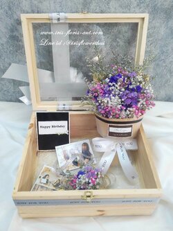 Flower Box กล่องดอกไม้แต่งโบว์แดง
