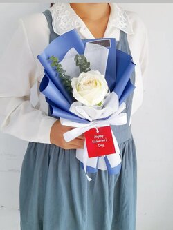 M004 มินิบูเก้ ช่อกุหลาบขาว 1 ดอก