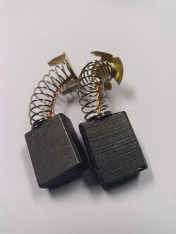 รหัสสินค้า 290 แปรงถ่าน CB 153 ขนาด 6.3x1.3.4x16 สปริง