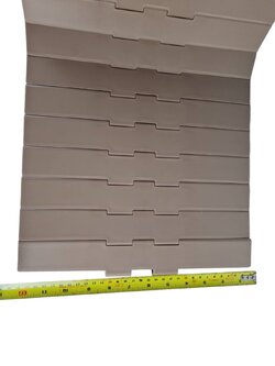 821-K1200 Top chain สายพานตรง กว้าง 304.8 mm Pitch 38.1mm วัสดุ POM สีน้ำตาล สายพานลำเลียง(Conveyer) ขวดในโรงงานอุตสาหกรรมเป่าขวดหรือโรงงานอาหารส่งในประเทศไทย