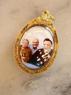 ล็อกเก็ตหินอ่อน 2 ด้าน เลี่ยมกรอบทองคำแท้ By WANICH