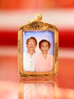 รับทำ ล็อกเก็ตเลี่ยมทอง จี้ล็อกเก็ต ล็อกเก็ตพ่อแม่ เลี่ยมกรอบทองแท้ By WANICH