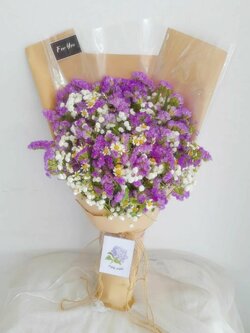 ช่อดอกสแตตีสแซมด้วยยิปซีและเดซี่