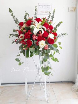 สแตนดอกไม้สด แสดงความยินดี