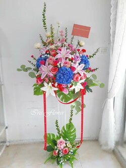 สแตนดอกไม้ประดิษฐ์ แสดงความยินดี (มีสินค้าพร้อมจำหน่าย)
