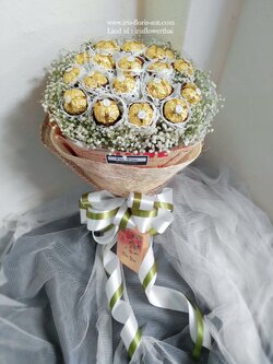 ช่อช็อคโกแลต 20 ลูกและดอกยิปซี