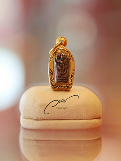 เลี่ยมกรอบทองคำพระนาคปรก By WANICH JEWELRY