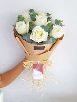 ช่อดอกกุหลาบ 7 ดอก