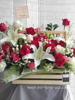 กระเช้าดอกไม้สด