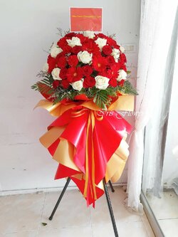 สแตนดอกไม้สด แสดงความยินดี