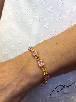 สร้อยข้อมือทองคำฝังพลอยชมพู