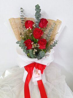 ช่อดอกกุหลาบ 5 ดอก