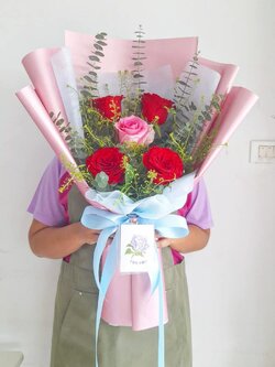 ช่อดอกกุหลาบ 5 ดอก