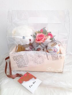 กระเช้าตุ๊กตาหมีและของบำรุงร่างกาย