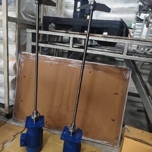 เครื่องกวน ผสม เคมี สี และ ของเหลว ขนาด 0.5 Hp. แบบ 500 ลิตร 380V