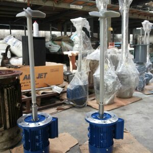 เครื่องกวน ผสม เคมี สี และ ของเหลว ขนาด 0.37 Hp. แบบ 300 ลิตร 380V แบบ 1000 รอบต่อนาที