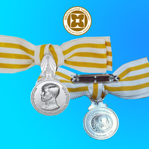 เหรียญที่ระลึกประดับแพรแถบ พระราชพิธีบรมราชาภิเษก (สตรี)