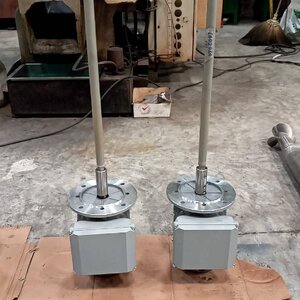 เครื่องกวน ผสม เคมี สี และ ของเหลว ขนาด 0.5 Hp. แบบ 300 ลิตร 380V.