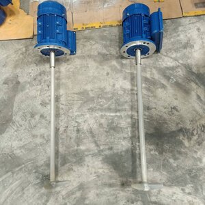 เครื่องกวน ผสม เคมี สี และ ของเหลว ขนาด 0.5 Hp. แบบ 300 ลิตร 380V