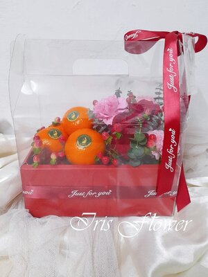 กล่องผลไม้และดอกไม้สด