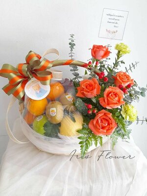 กระเช้าผลไม้ดอกไม้
