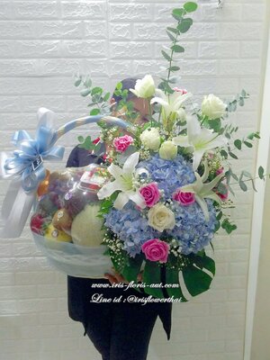 กระเช้าผลไม้ดอกไม้