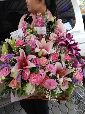 กระเช้าดอกไม้สด