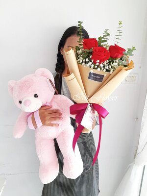 ตุ๊กตาหมีขนนุ่น 60 cm และช่อกุหลาบ 3 ดอก