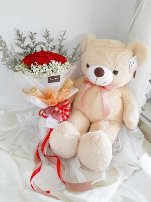 ตุ๊กตาหมี 70 cm.พร้อมช่อดอกกุหลาบ 12 ดอก