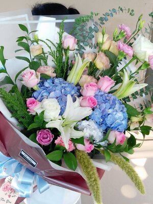 ช่อดอกไฮเดรนเยีย กุหลาบ ลิลลี่