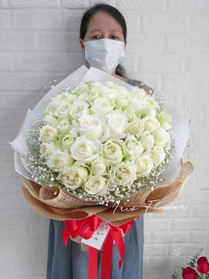 ช่อดอกกุหลาบสีขาว 30 ดอก