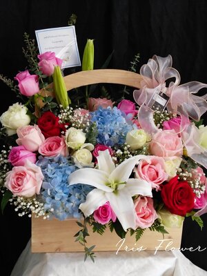 กระเช้าดอกไม้สด