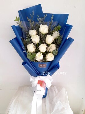 ช่อดอกกุหลาบสีขาว