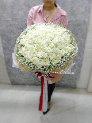 ช่อดอกกุหลาบสีขาว 50 ดอก