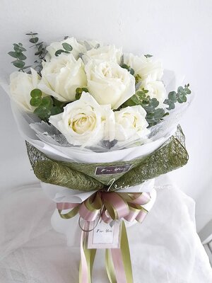 ช่อดอกกุหลาบสีขาว