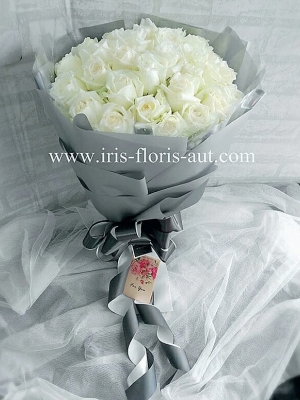 ช่อดอกกุหลาบขาว