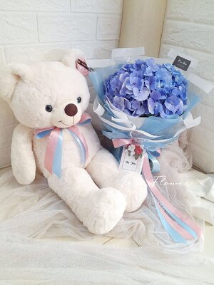 ตุ๊กตาหมี 60 cm.และ ช่อไฮเดรนเยีย