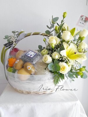 กระเช้าผลไม้ดอกไม้