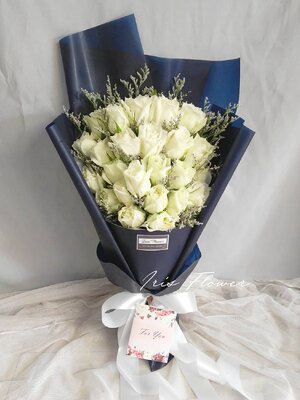 ช่อดอกกุหลาบขาว