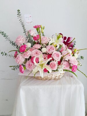 กระเช้าดอกไม้แสดงความยินดี