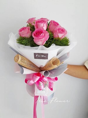 ช่อดอกกุหลาบ 7 ดอก