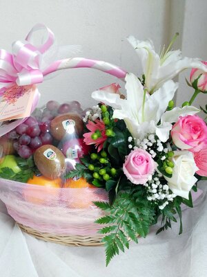 กระเช้าผลไม้ดอกไม้