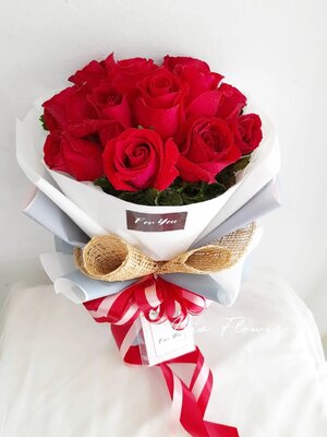 ช่อดอกกุหลาบสีแดง