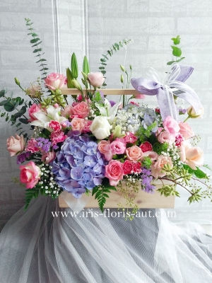 กระเช้าดอกไม้ ไฮเดรนเยียร กุหลาบ ลิลลี่