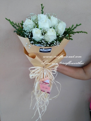 ช่อดอกกุหลาบสีขาว