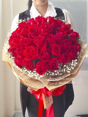 ช่อดอกกุหลาบแดง 30 ดอก