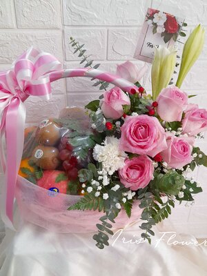 กระเช้าผลไม้ดอกไม้